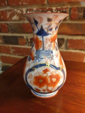 Vase en porcelaine de Bayeux, Style Restauration